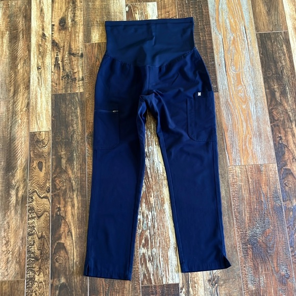 FIGS Yola Maternity Navy - Picture 2 of 7